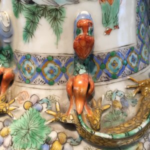 Een paar Chinese Canton famille verte vazen, 19e eeuw — foto 12