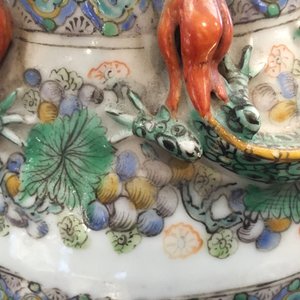 Een paar Chinese Canton famille verte vazen, 19e eeuw — foto 9