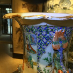 Een paar Chinese Canton famille verte vazen, 19e eeuw — foto 10