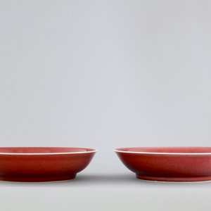 A pair of Chinese porcelain copper-red glazed plates, 19/20th C. — photo 4