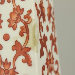 A pair of Chinese porcelain coral red decorated altar candlesticks, 19th C. — 照片 10