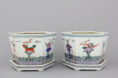 A pair of Chinese porcelain famille rose planters on stands, 19/20th C.