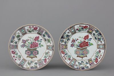 A pair of Chinese porcelain famille rose plates, Yongzheng/Qianlong, 18th C.