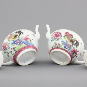 A pair of Chinese porcelain famille rose teapots with cockerels, Yongzheng, 1722-1735 — photo 6