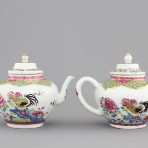 A pair of Chinese porcelain famille rose teapots with cockerels, Yongzheng, 1722-1735 — photo 7
