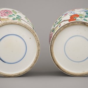 A pair of Chinese porcelain famille rose vases with floral decoration, 19th C. — 照片 9