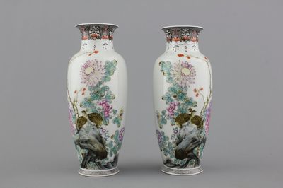 A pair of Chinese porcelain famille rose vases with quails, early 20th C.