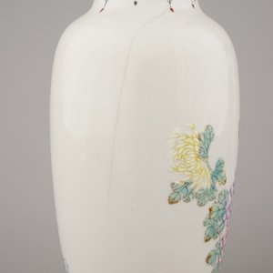 A pair of Chinese porcelain famille rose vases with quails, early 20th C. — photo 6