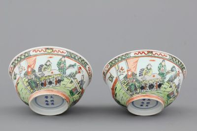 A pair of Chinese porcelain famille verte bowls, 19th C.