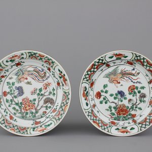 A pair of Chinese porcelain famille verte plates with phoenixes, Kangxi, ca. 1700 — photo 1
