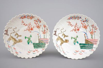 A pair of Chinese porcelain kakiemon-style fluted plates, Kangxi, 1st quarter 18th C.