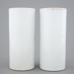 A pair of Chinese porcelain landscape hat stands, 19/20th C. — 照片 3