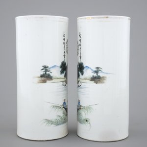 A pair of Chinese porcelain landscape hat stands, 19/20th C. — 照片 4