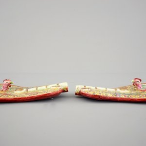 A pair of Chinese porcelain leaf shaped familie rose fans, 19th C — photo 3