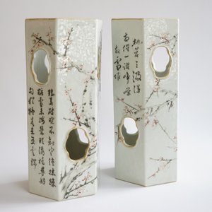 A pair of Chinese porcelain qianjiang cai calligraphy hat stands, 19/20th C. — photo 12
