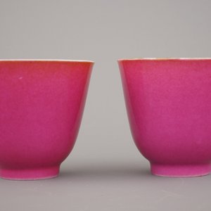 A pair of Chinese porcelain ruby ground wine cups, 19th C. — 照片 11