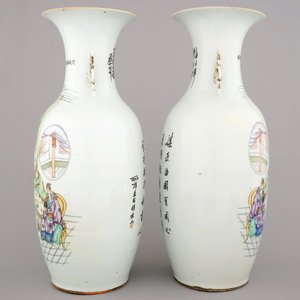 Paar vazen in Chinees porselein met taferelen in een paleisinterieur, 19e-20e eeuw — foto 2