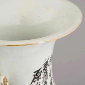 Paar vazen in Chinees porselein met taferelen in een paleisinterieur, 19e-20e eeuw — foto 7