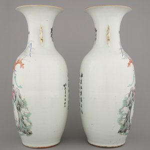 A pair of Chinese porcelain vases with warrior scenes, 19/20th C. — photo 4