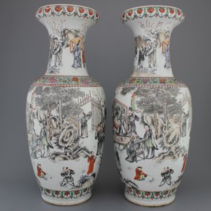 A pair of Chinese porelain famille rose vases with scholars, 19th C. — 照片 5