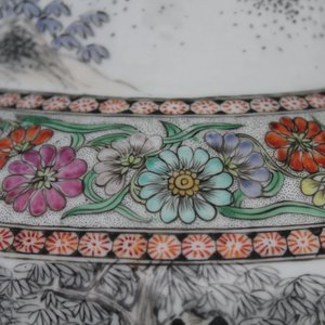 A pair of Chinese porelain famille rose vases with scholars, 19th C. — 照片 6