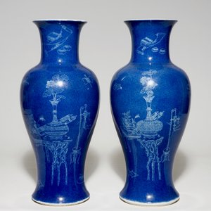 A pair of Chinese powder blue ground vases with incised decoration, 19th C. — 照片 3