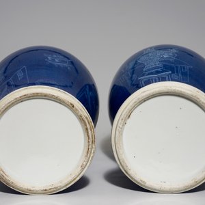 A pair of Chinese powder blue ground vases with incised decoration, 19th C. — 照片 6