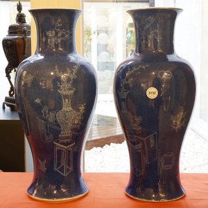 A pair of Chinese powder blue ground vases with incised decoration, 19th C. — 照片 8