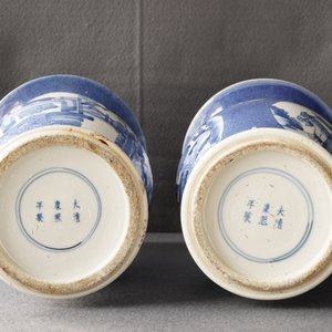 A pair of Chinese powder blue ground yenyen vases and two celadon vases, 19th C. — 照片 18