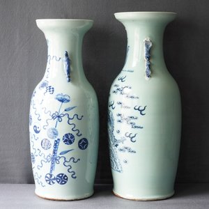 A pair of Chinese powder blue ground yenyen vases and two celadon vases, 19th C. — 照片 10