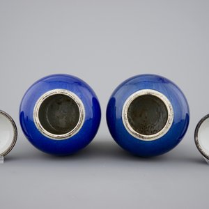 A pair of Chinese powder blue jars with covers, early 19th C. — foto 2