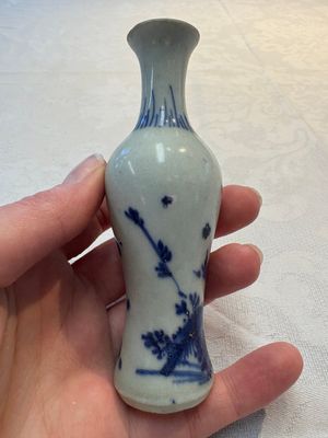 A pair of Chinese powder-blue vases and a blue and white 'Hatcher Cargo' vase, Transitional period — foto 12