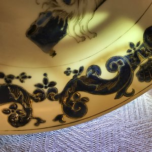 A pair of Chinese Pronk studio eggshell plates with parrots, Yongzheng/Qianlong — photo 8