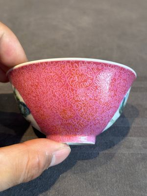 A pair of Chinese puce-sgraffito-ground 'landscape' bowls, Qianlong mark, Republic — photo 14