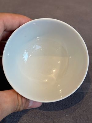 A pair of Chinese puce-sgraffito-ground 'landscape' bowls, Qianlong mark, Republic — photo 15