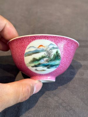 A pair of Chinese puce-sgraffito-ground 'landscape' bowls, Qianlong mark, Republic — photo 4