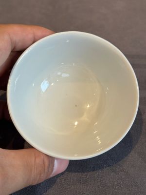 A pair of Chinese puce-sgraffito-ground 'landscape' bowls, Qianlong mark, Republic — photo 6