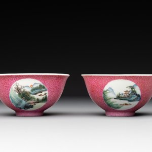 A pair of Chinese puce-sgraffito-ground 'landscape' bowls, Qianlong mark, Republic — photo 1