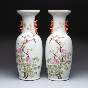 A pair of Chinese qianjiang cai 'birds among flowering branches' vases, signed Wang Yongyuan 汪永源, dated 1900 — 照片 1