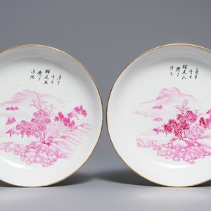 A pair of Chinese qianjiang cai puce-decorated plates, Republic, 20th C. — 照片 1
