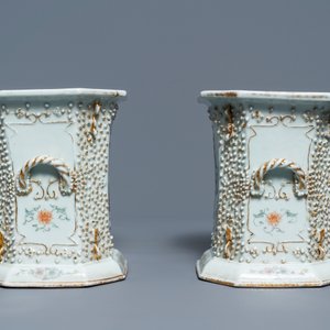 A pair of Chinese qianjiang cai relief-decorated jardinières, 19/20th C. — photo 5