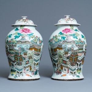 A pair of Chinese qianjiang cai vases and covers with antiquities, 19/20th C. — 照片 1
