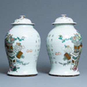 A pair of Chinese qianjiang cai vases and covers with antiquities, 19/20th C. — 照片 2