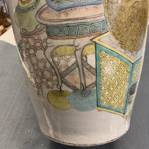 A pair of Chinese qianjiang cai vases with antiquities and buddhist lions, 19/20th C. — photo 17