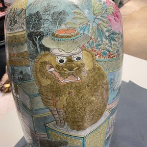 A pair of Chinese qianjiang cai vases with antiquities and buddhist lions, 19/20th C. — photo 44