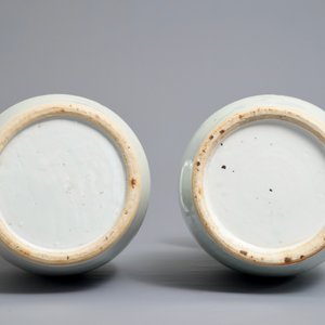 A pair of Chinese qianjiang cai vases with deer and monkeys, 19/20th C. — 照片 5