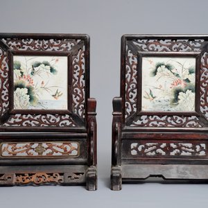 A pair of Chinese qianjiang cai wooden table screens, Shen De Tang Zhi marks, 19/20th C. — photo 2