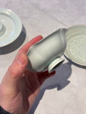 A pair of Chinese qingbai 'crane' plates and a tea bowl with stand, Song/Yuan — photo 13