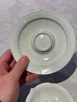 A pair of Chinese qingbai 'crane' plates and a tea bowl with stand, Song/Yuan — photo 16