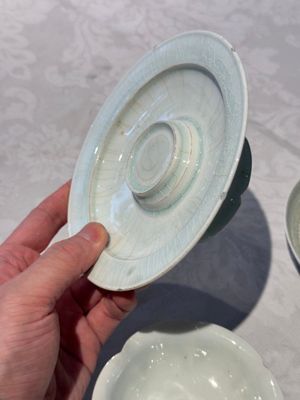A pair of Chinese qingbai 'crane' plates and a tea bowl with stand, Song/Yuan — photo 17